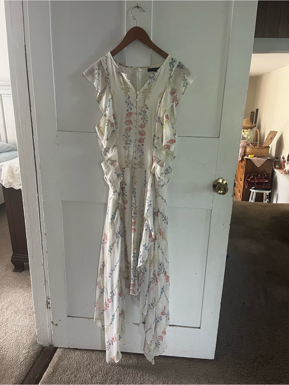 BCBGMaxazria silk floral dress. Never worn excellent condition. Size 8.